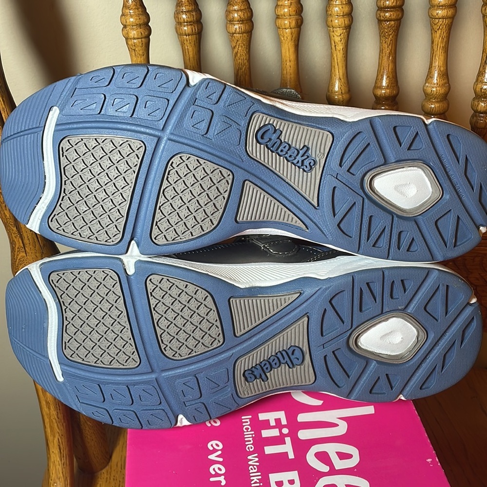 New in Box!! Cheeks Fit Body Walker Size 8 - Picture 5 of 6